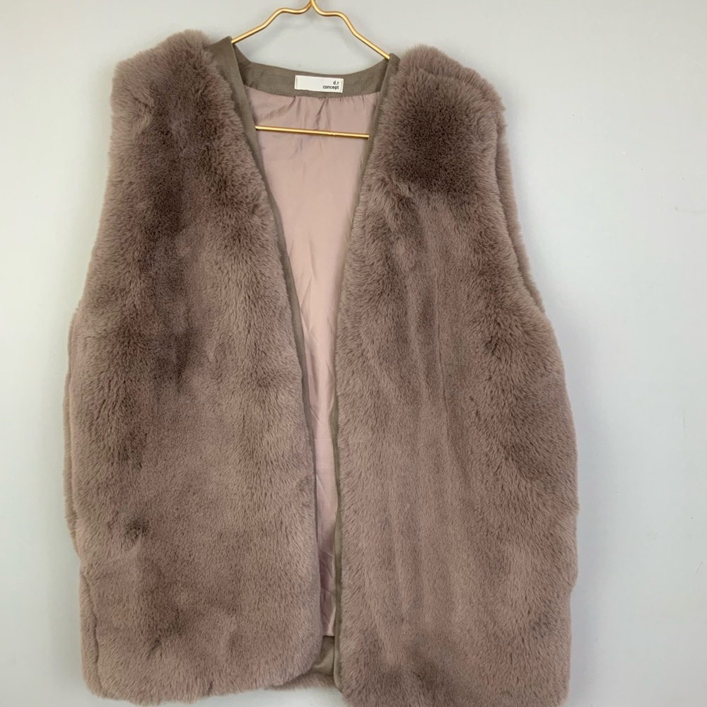 Taupe Cozy Faux Fur Oversized One Size Cocoon Bubble Vest Quiet Luxury Korea